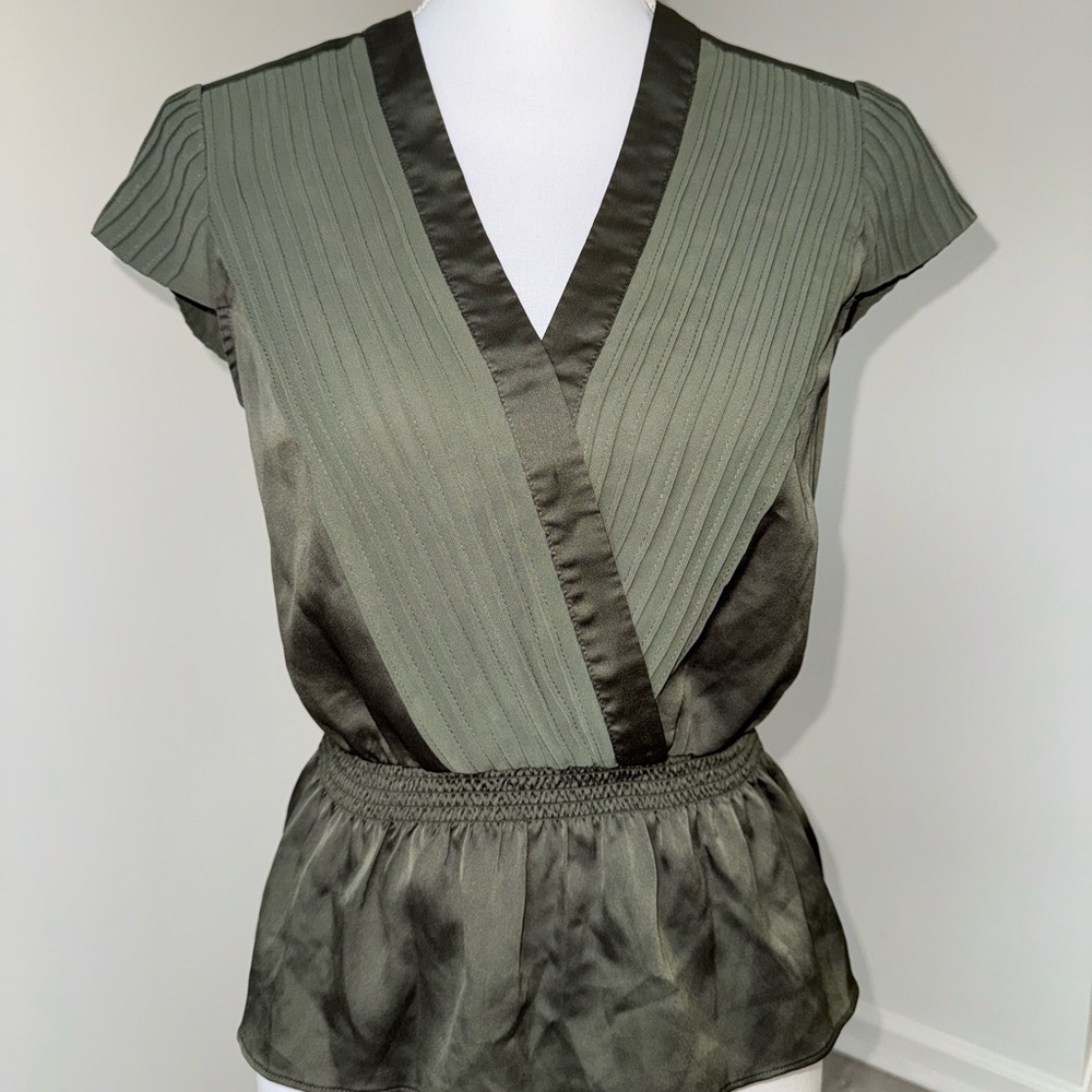 Bebe XS Olive‎ Green Satin Peplum Blouse Cap Sleeve V Neck Pleated Panel Top